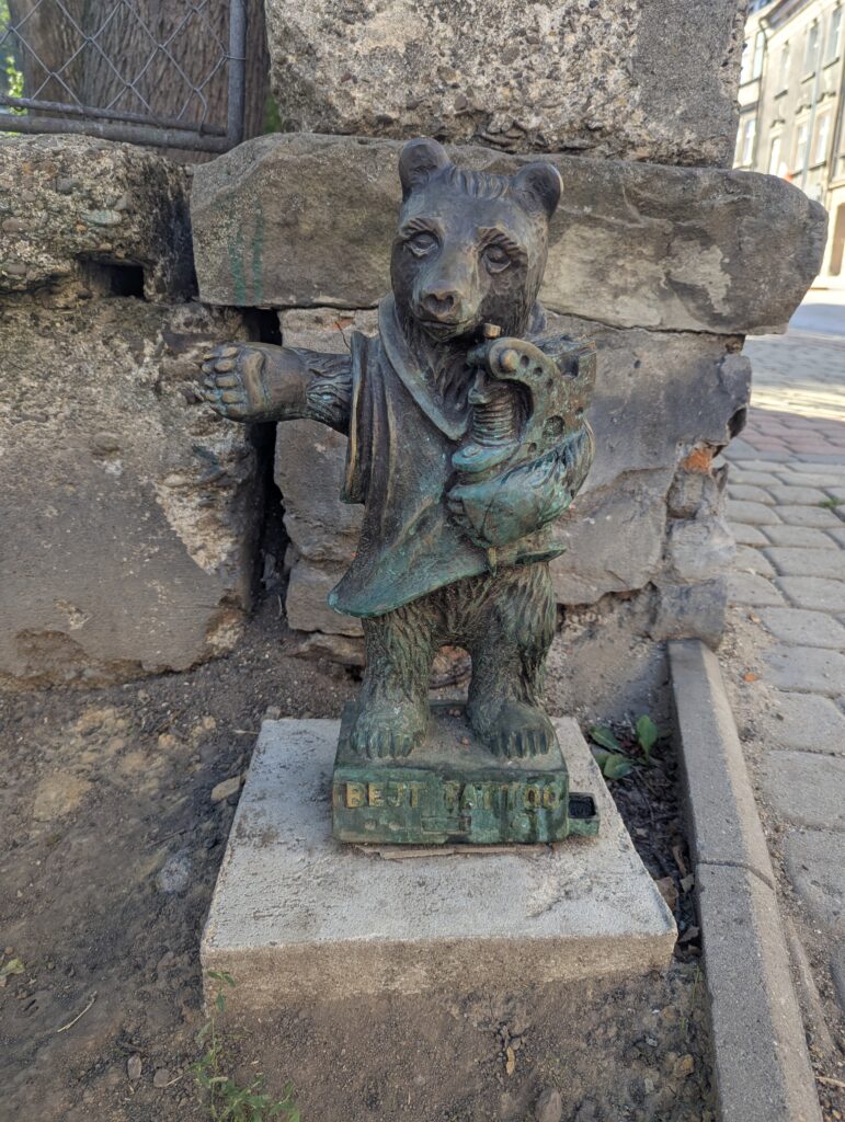 22. Miś Tatuażysta