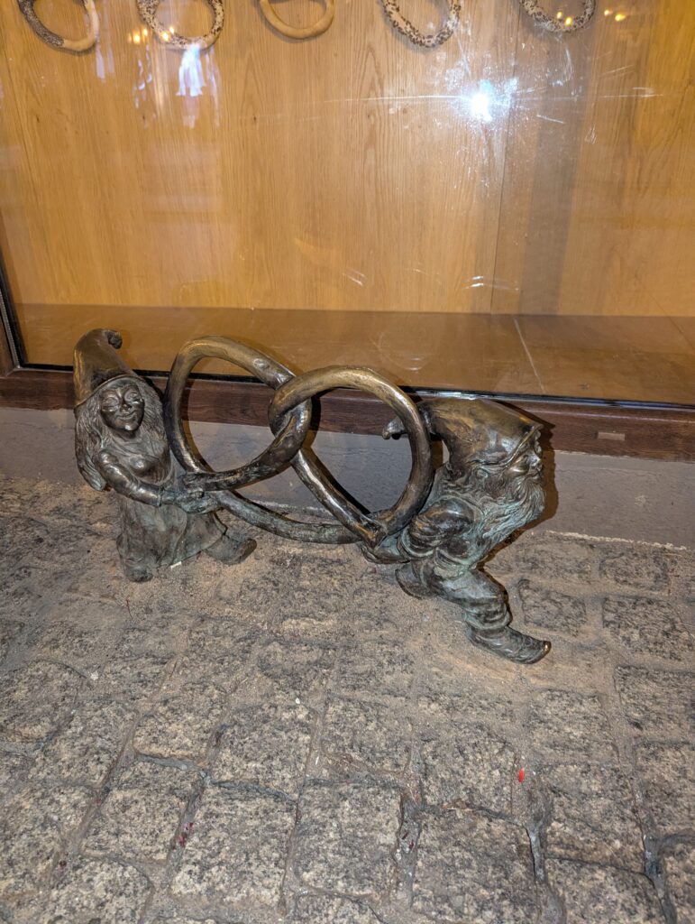 105. Krasnale Makuś i Sezamka